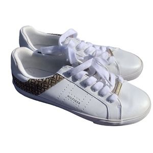 EUC Tommy Hilfiger Lori’s‎ White Leather Sneakers Size 8M